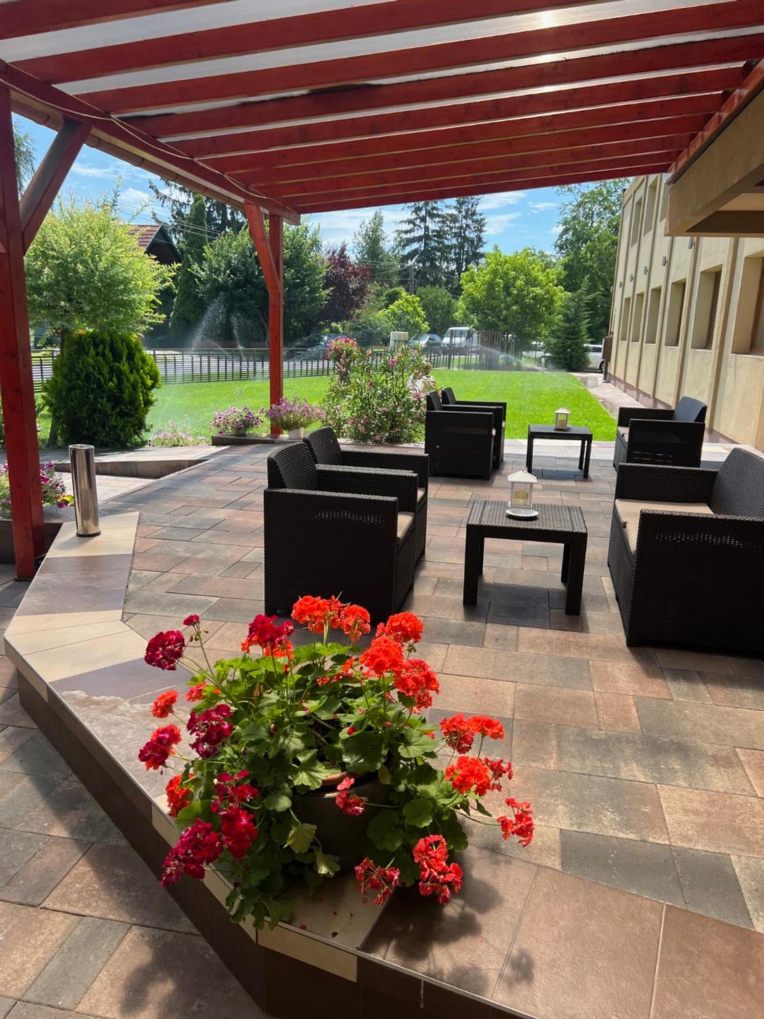 Nyíregyháza Hotel Irisz מראה חיצוני תמונה