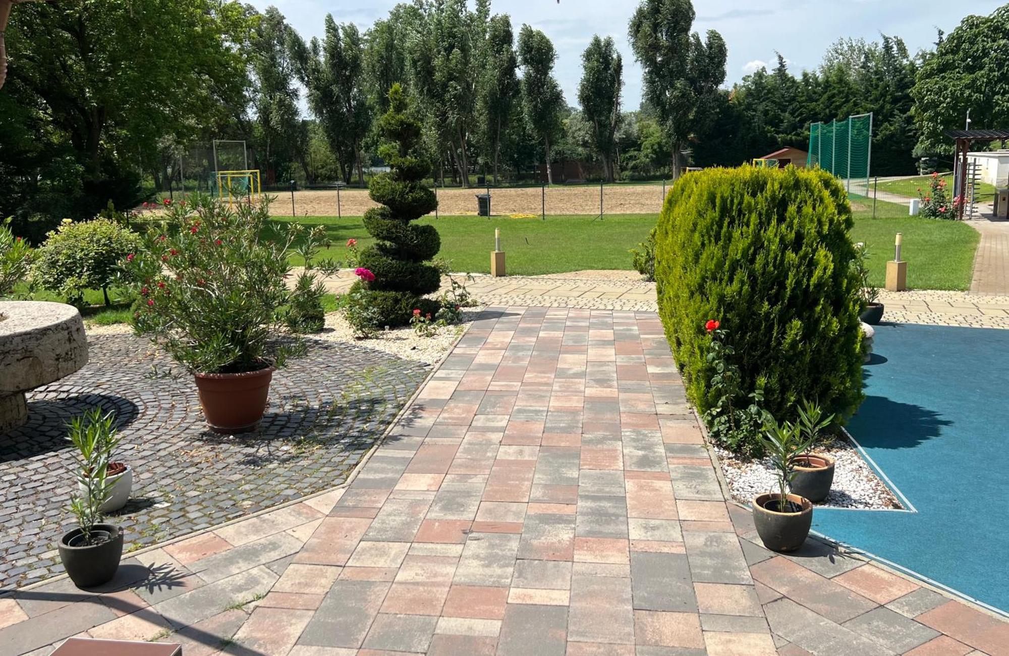 Nyíregyháza Hotel Irisz מראה חיצוני תמונה