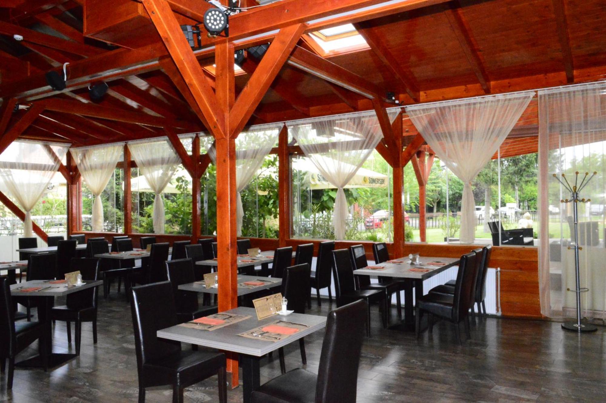 Nyíregyháza Hotel Irisz מראה חיצוני תמונה