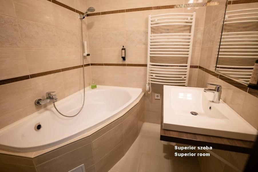 Nyíregyháza Hotel Irisz מראה חיצוני תמונה