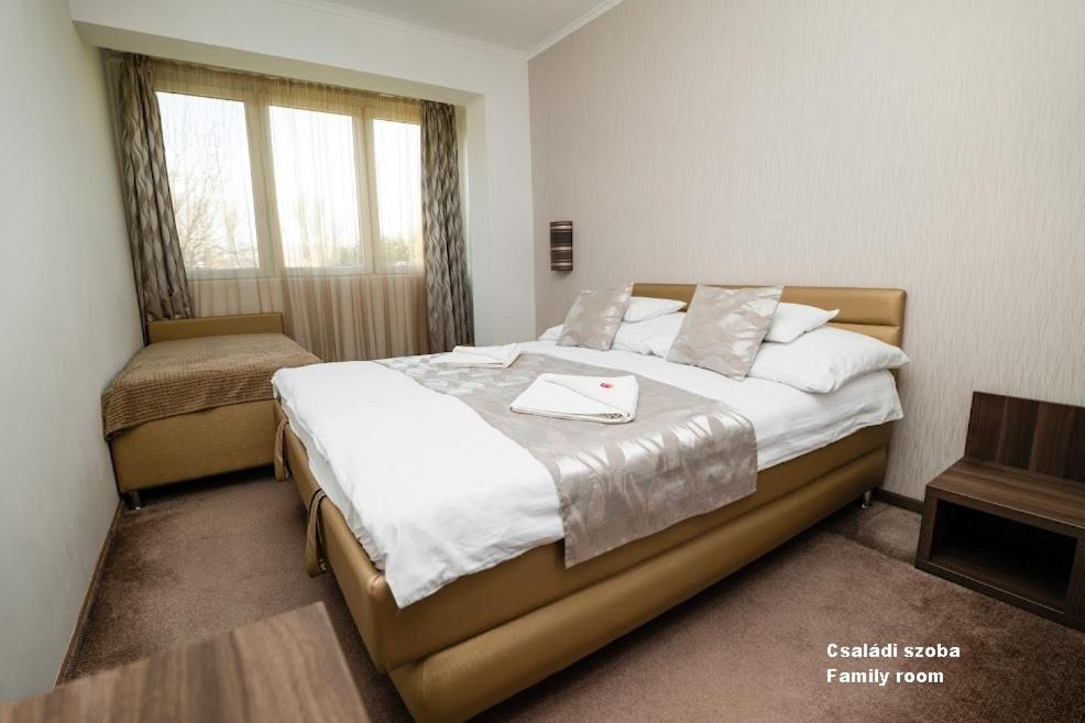 Nyíregyháza Hotel Irisz מראה חיצוני תמונה