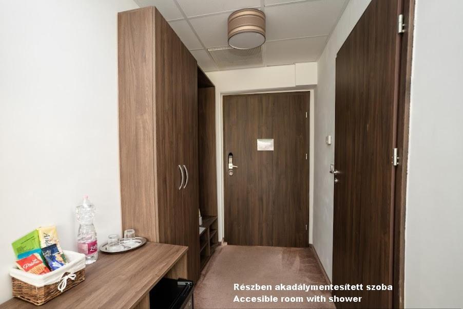 Nyíregyháza Hotel Irisz מראה חיצוני תמונה