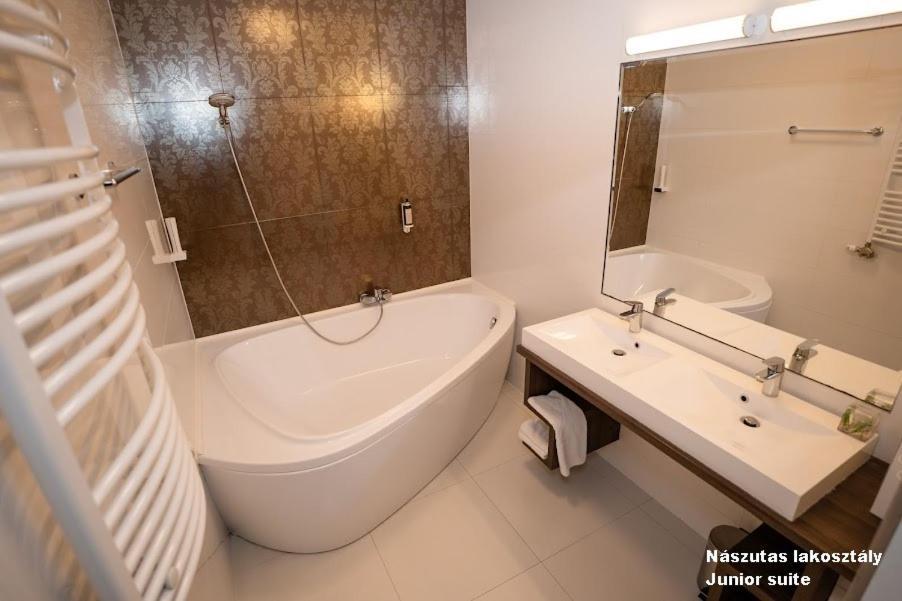 Nyíregyháza Hotel Irisz מראה חיצוני תמונה
